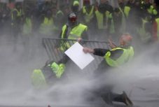 Brüsszelben is tüntettek a „sárga mellényesek” – vízágyúkkal oszlattak a rendőrök