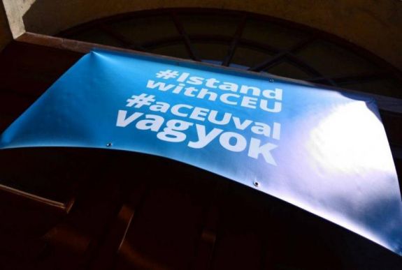 CEU-költözés: bírálták az Európai Néppártot, megszólalt az amerikai külügy