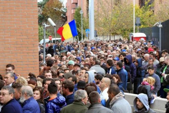 Centenáriumi felmérés: tíz romániaiból nyolc külföldre menne dolgozni
