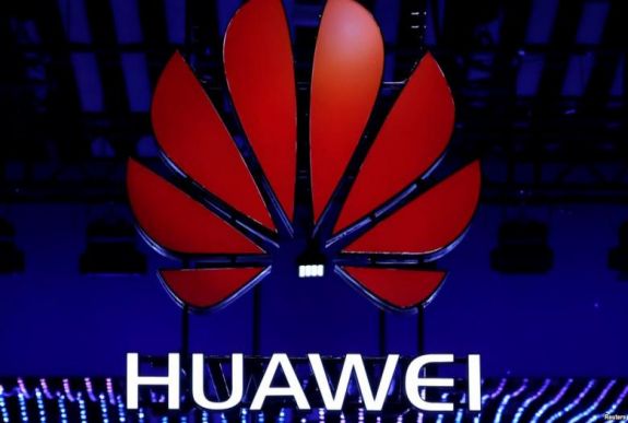 Uniós biztos: Európának aggódnia kell a Huawei miatt