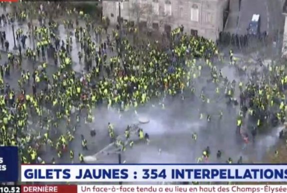 Párizsban már a tüntetések előtt 34 embert őrizetbe vettek