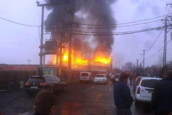 Hatalmas lángokkal ég egy gyár Szászrégenben