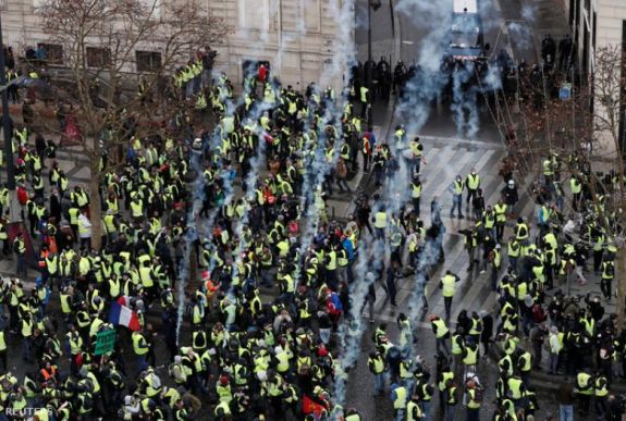 Összecsapások voltak Párizs belvárosában, vidéken békések a tüntetések