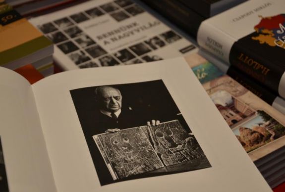 Friss erdélyi kiadványokat lapozgattunk a kolozsvári adventi könyvvásáron