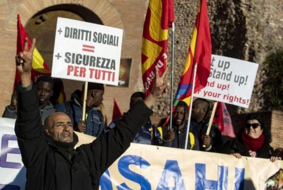 A bevándorlók mellett tüntettek Rómában