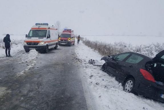 A fél országban okozott fennakadásokat a rossz idő és a havazás