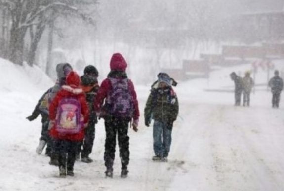 Több erdélyi és bánsági iskolában is szünetel az oktatás a havazás miatt
