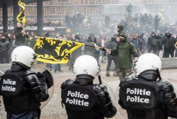 Erőszakba torkollott a migráció elleni tüntetés Brüsszelben