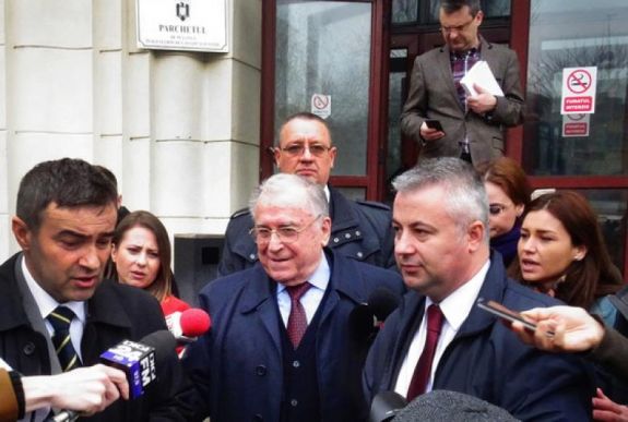 Megvádolták Ion Iliescu volt államfőt az 1989-es forradalom ügyében