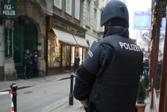 FRISSÍTVE - Lövöldözés volt egy bécsi étteremben