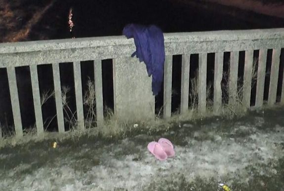 FRISSÍTVE - A jeges folyóba ugrott elkeseredésében a 17 éves lány