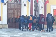 Úton vannak hazafelé a Gyulafehérváron rekedt Olt megyei gyermekek