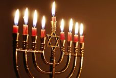 Örömteli hanuka ünnepet kívánt az államfő a zsidó közösségnek
