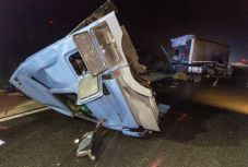 Román kamion ütközött ukrán busznak a magyar M1-es autópályán