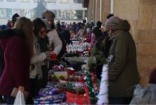 Karácsonyi vásárt tartottak Csíkszeredában a fogyatékkal élők világnapján