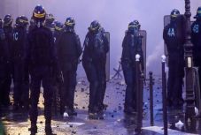 „Példátlan méretű” erőszaktól tartanak szombaton Párizsban