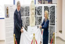 T. Szabó Csaba: Decebalus a reptéren