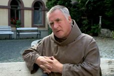 Regény íródott Böjte Csaba dévai gyermekotthonáról