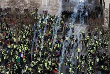 Összecsapások voltak Párizs belvárosában, vidéken békések a tüntetések