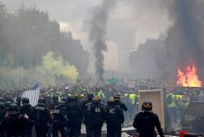 A francia kormány a nemzeti egység helyreállítását ígérte a tiltakozónap végén