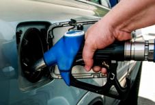 Hiába lett sokkal olcsóbb a kőolaj, nálunk alig esett az üzemanyag ára