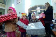 Ruhákat, élelmiszert adományozna a rászorulóknak? Mutatunk egy pár lehetőséget