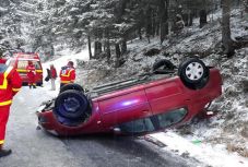 Felborult autóhoz riasztották a csíkszeredai mentősöket