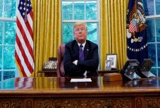 Donald Trump szerint az emberek nem tűrnék, ha eltávolítanák őt