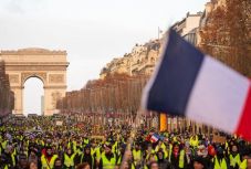 Megkérték a sárga mellényeseket, hogy inkább ne tüntessenek