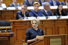 Iktatta az ellenzék a kormány megbuktatását célzó bizalmatlansági indítványt