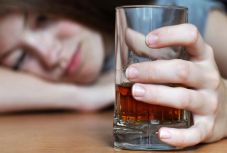 A függőség és a család összefüggését járták körül Kolozsváron