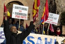 A bevándorlók mellett tüntettek Rómában