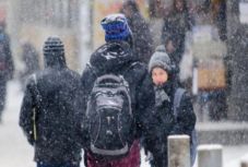 Több megyében felfüggesztették az oktatást a havazás miatt