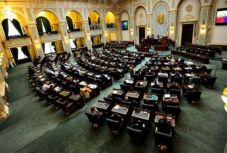 Egy perc néma csenddel emlékeztek a parlamentben az 1989-es áldozatokra