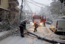 Az elmúlt 24 órában is károkat okozott a havazás