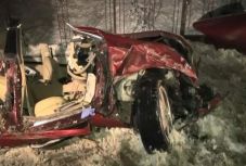 Nem sok maradt a Mercedesből, de az utasai életben maradtak