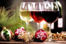 Bor és ünnep – ezt ajánlja a karácsonyi asztalra a világhírű sommelier