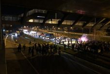 Katalónia: több közút forgalmát akadályozzák tüntetők