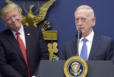 Távozik Trump védelmi minisztere, nem ért egyet az elnökkel