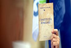 Rostás-Péter István: Mondattan, avagy az alkotmányról néhány passzusban