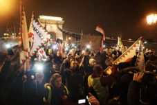 A kormány és az államelnök ellen tüntettek Budapesten