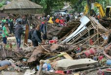 FRISSÍTVE - Szökőár pusztított Indonéziában: több mint kétszáz halott