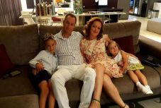 Füstölt szalonnával ünnepel egy spanyolországi település erdélyi polgármestere