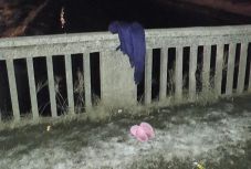 FRISSÍTVE - A jeges folyóba ugrott elkeseredésében a 17 éves lány