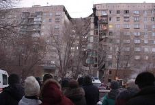 Leomlott egy lakótömbház része Oroszországban, halottak is vannak