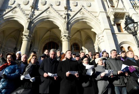 Közös ellenállás mellett tettek fogadalmat a magyarországi ellenzéki képviselők
