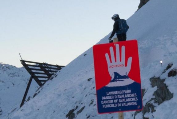 Több mint fél méter hó esett Nyugat-Ausztriában, hárman haltak meg a hegyekben