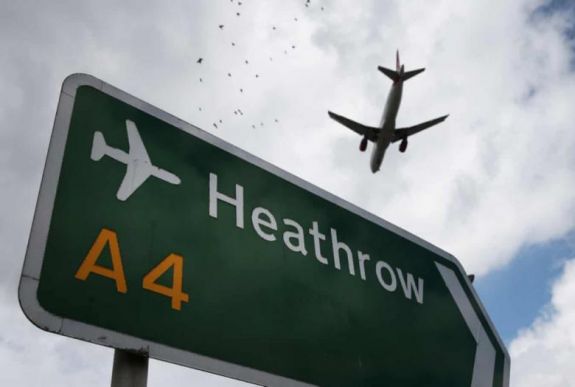 Újraindult a forgalom a drón észlelése miatt leállított londoni Heathrow reptéren