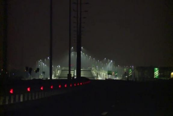 Kínos: tolvajok miatt sötétbe borult a frissen átadott városi autópálya