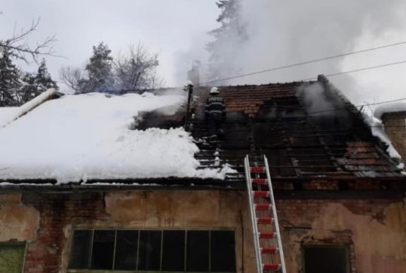 Tűz ütött ki a kovásznai szívkórház melléképületében